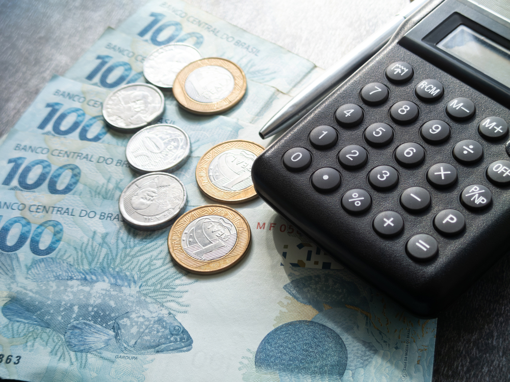 Hora extra no cálculo do 13º salário: entenda quem paga