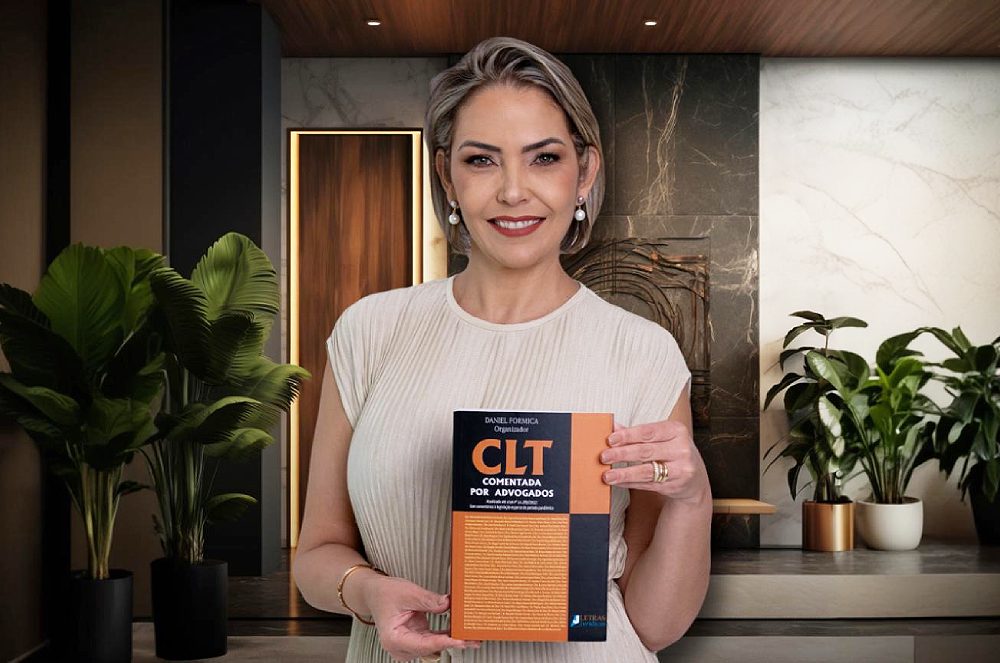 Com o Exemplar em Mãos, Dra. Katia Viegas Comemora Participação Especial no Livro “CLT Comentada por Advogados”