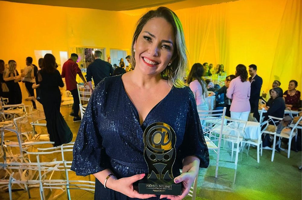 Reconhecimento Digital: Advogada e Mentora Dra. Katia Viegas Recebe Prêmio Internet Melhores do Ano 2022