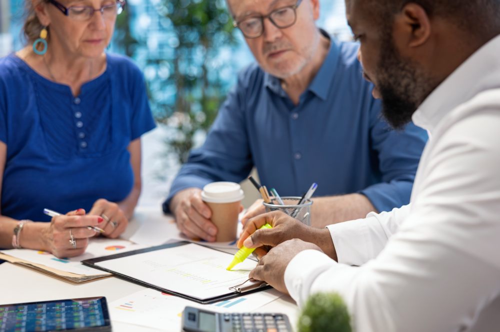 Não tem carteira assinada? Saiba como garantir seus direitos trabalhistas e aposentadoria com a Dra. Kátia Viegas
